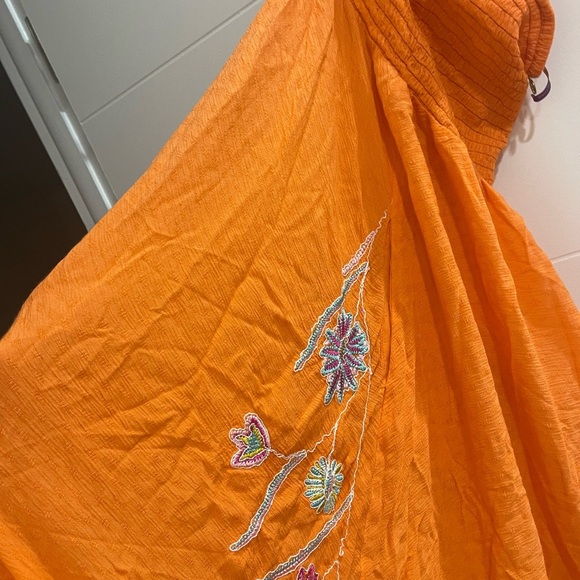 Beautifullllll dress for the Beach very elegant you could use it for everything - Picture 5 of 6